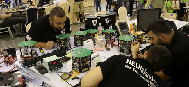 YDÜ futbolcu robotları Çin’de yarıştı