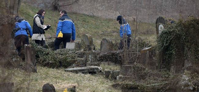 Hristiyan mezarlığı tahrip edildi