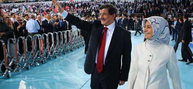 Davutoğlu yeniden AKP genel başkanı oldu