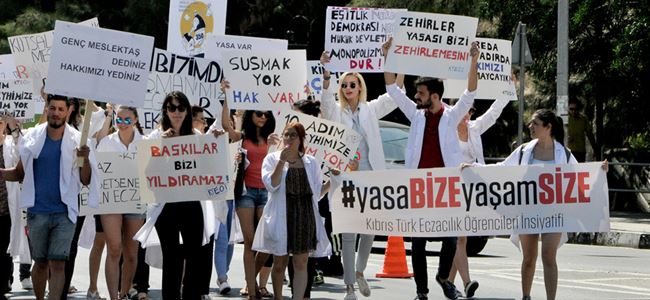 Eczacılık Öğrencileri: “Göç etmek istemiyoruz”