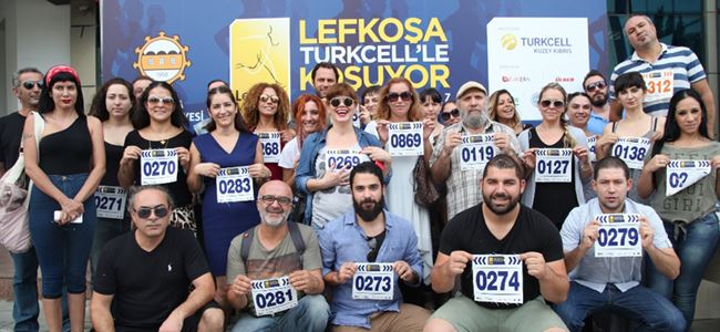 Tiyatro sanatçıları Lefkoşa Maratonuna kayıt yaptırdı.