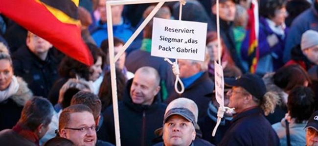 Merkel için idam sehpası kurdular