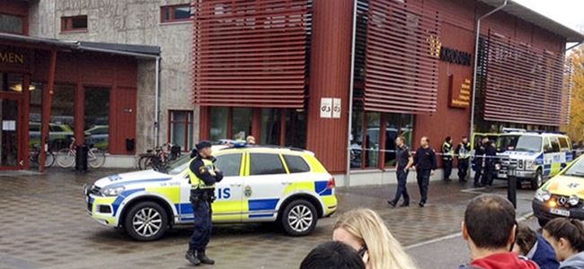 İsveçte okula kılıçlı saldırı