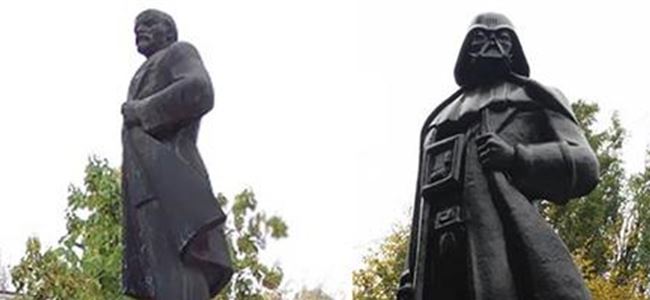 Lenin heykelini Darth Vadera dönüştürdüler