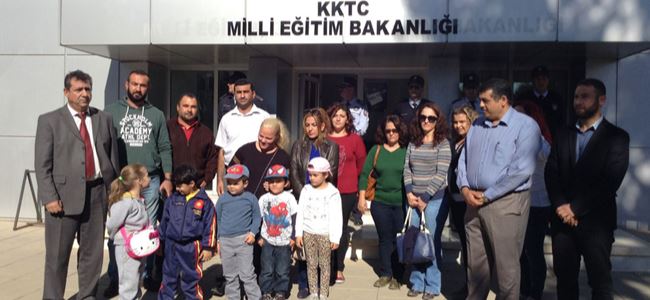 Veliler bakanlık önünde eylem yaptı