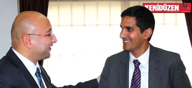 Özgür, Singh ile görüştü