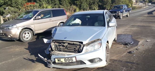 3 araç çarpıştı!