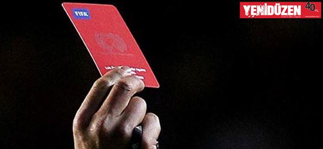 Kırmızı kart gösteren hakemi öldürdü