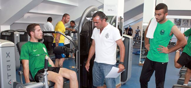 Kaymaklı salona girdi