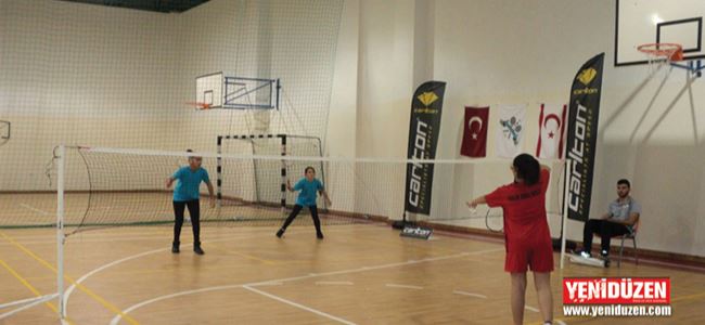 Badminton için kollar sıvandı