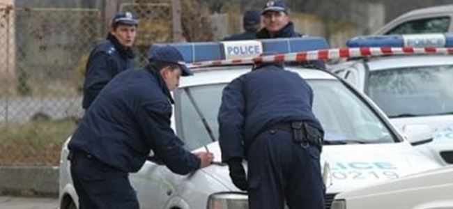 Uyuşturucu ararken bomba buldular