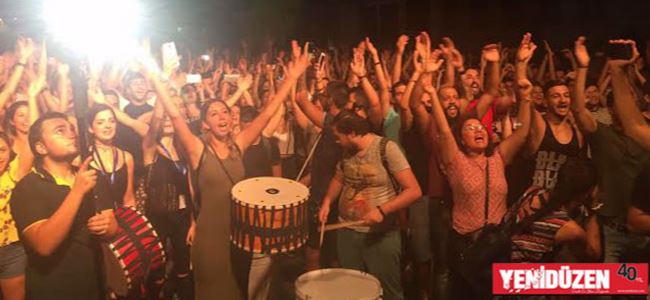 # REDDEDİYORUZ YİNE SOKAKTA