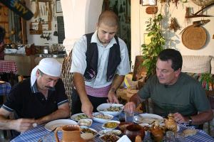 Kıbrıs Mutfağına Not Düşmek ve Yaşatmak
