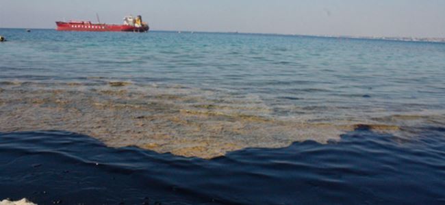 Kalecik’te denize petrol sızdı