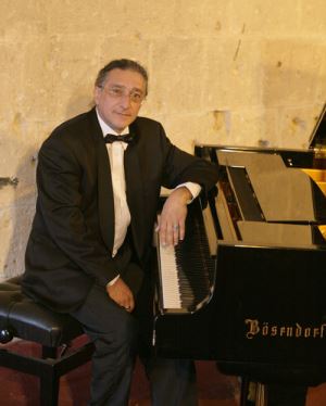 Piyanoda Bir Duayen Rauf Kasimov