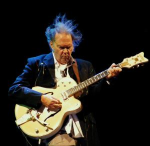 Neil Young Konseri İçin Biletlerinizi Şimdiden Alın!