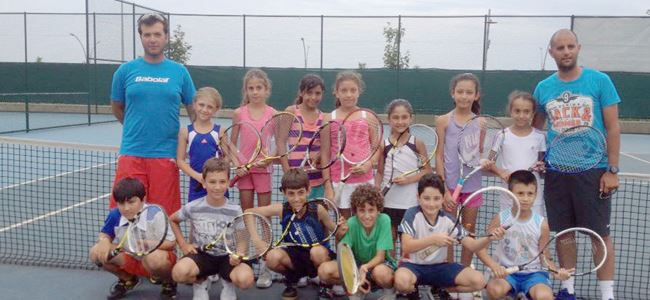 Tenisçiler yarı finalde