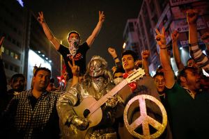 Gezi Parkı, Çoğulcu Demokrasi ve Bizimkiler