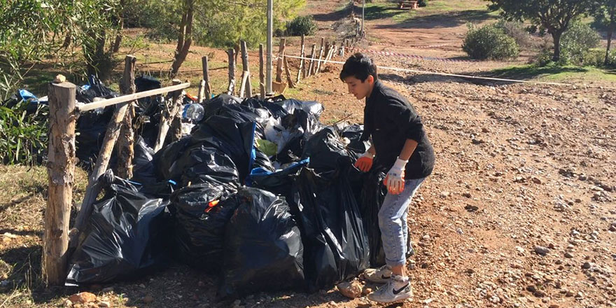 Boğaz’ın pisliğini gençler temizledi