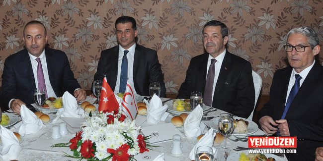 Özgürgün, Çavuşoğlu ile yemekte bir araya geldi