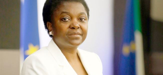 İlk siyah İtalyan Bakana muzlu saldırı