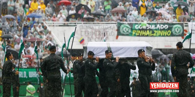 Chapecoense oyuncularına sahada tören