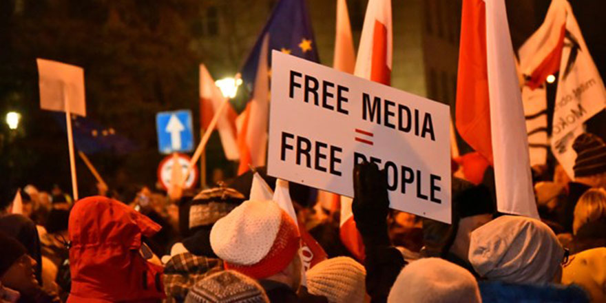 Polonya'da 'özgür basın' protestosu