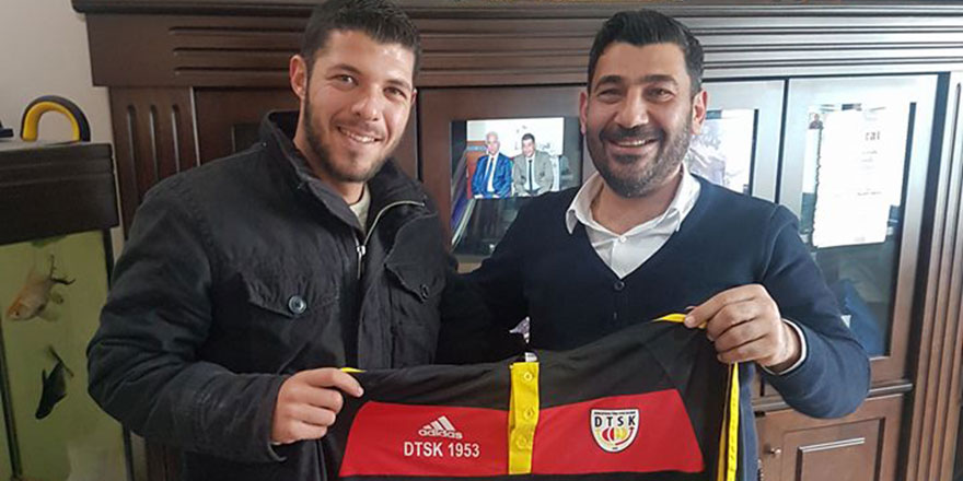 Yeni formasıyla poz verdi