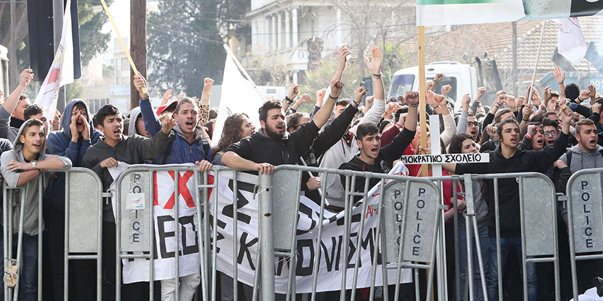 Kıbrıslı Rum öğrencilerden eylem