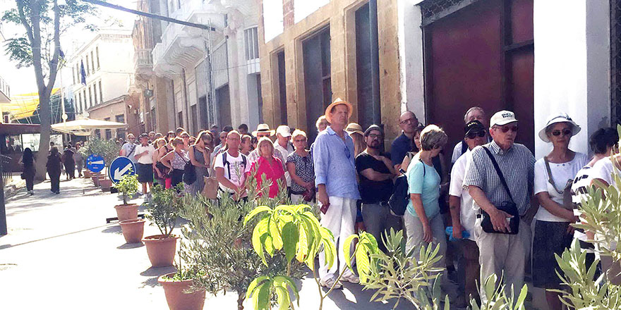 Kıbrıs’ın kuzeyine geçiş noktalarından turist akıyor…