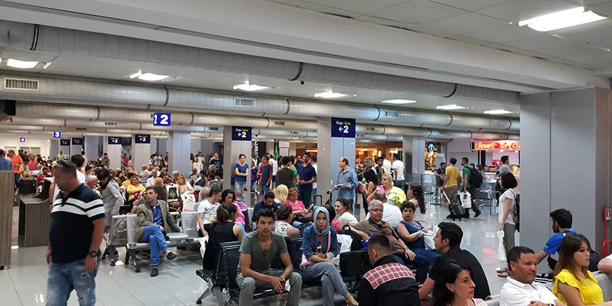 Uçuş ekibi ve yolcular Ercan’a ulaşamadı