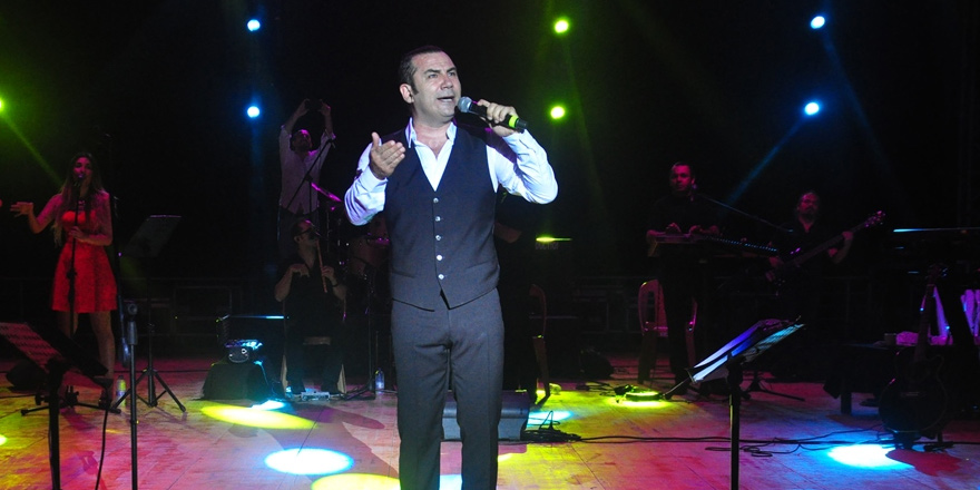 Ferhat Göçer Girne’de konser verdi