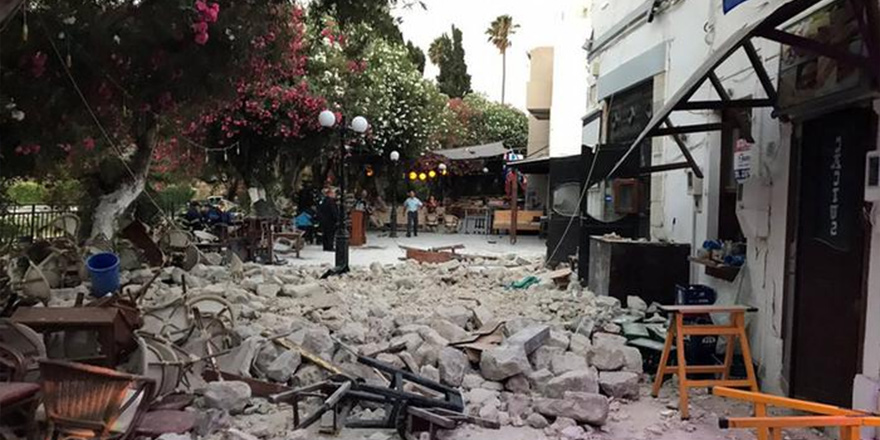 Ege'de 6.3 büyüklüğünde deprem: Ölü ve yaralılar var