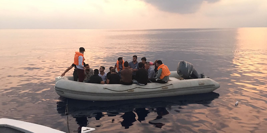 Tatlısu açıklarında 14 mülteci tespit edildi