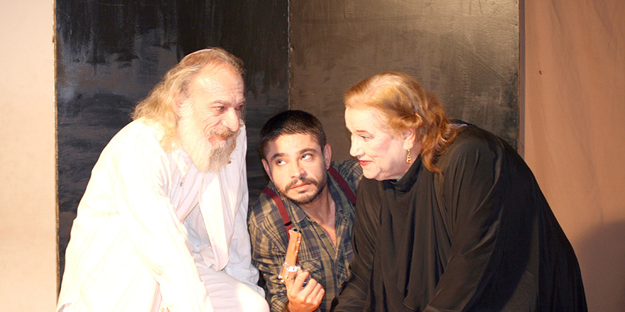 Kıbrıs Türk Komedi Tiyatrosu’ndan “Bana Bir Şans Ver” oyunu…