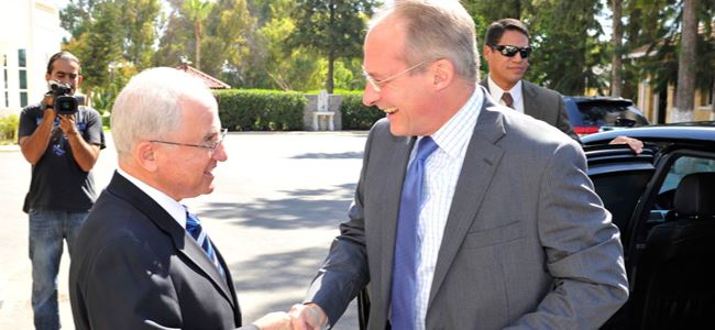 Ertuğ ve Mavroyannis ara bölgede görüştü