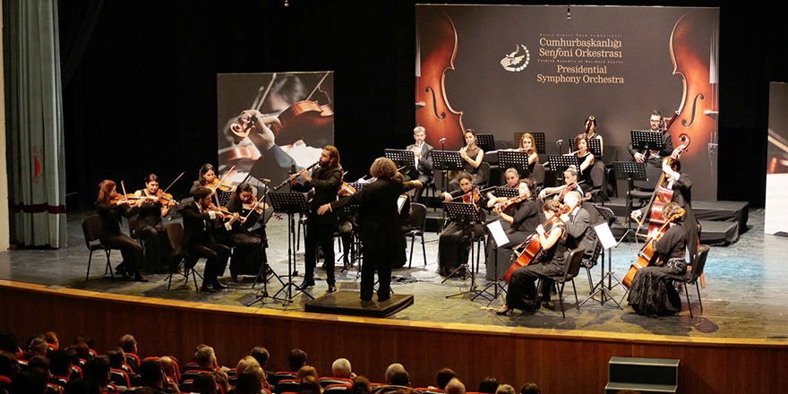 Cumhurbaşkanlığı Senfoni Orkestrası konseri büyüledi