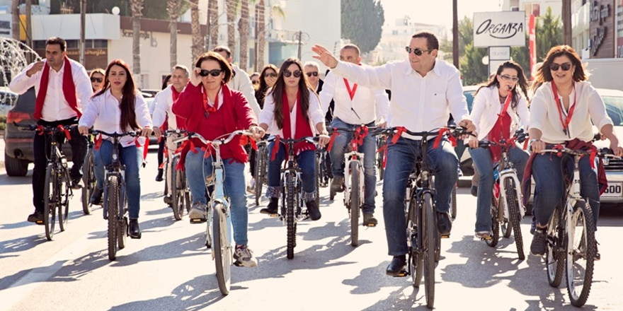 DP adayları bisikletle Lefkoşa'yı turladı