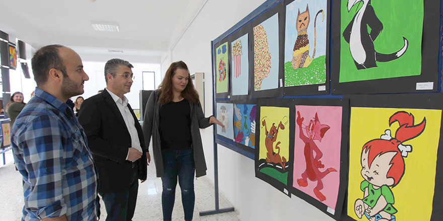 “Sanat İçinde Renk” sergisi açıldı