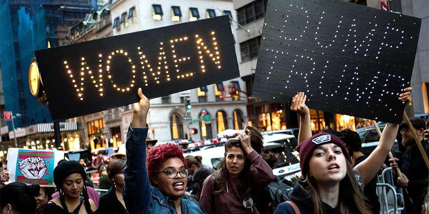 Kadınlar Donald Trump’ı protesto etti