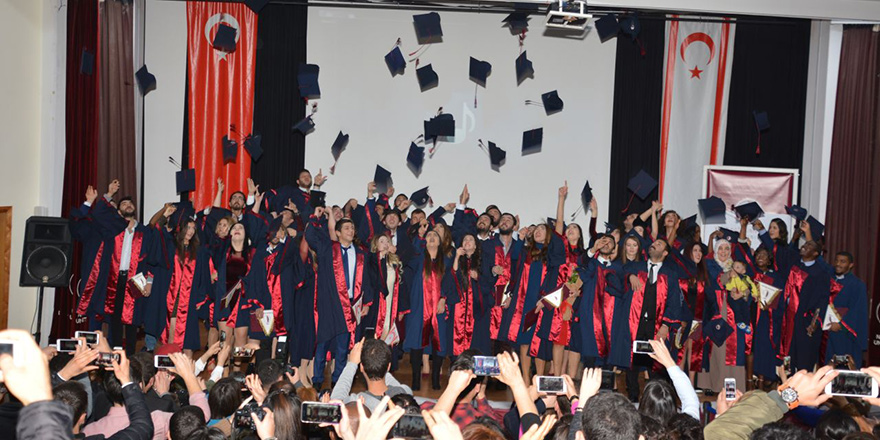 YDÜ, Fen Edebiyat Fakültesi mezuniyet töreni yapıldı