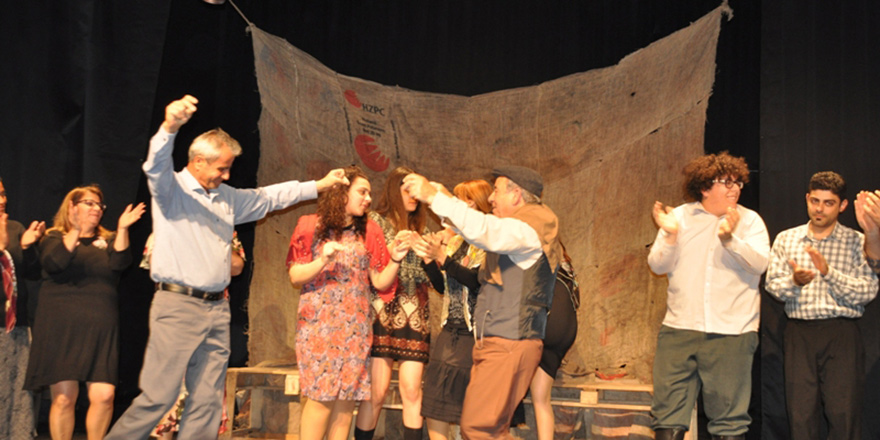 “Nor Betmez” oyunu 8. Beşparmaklar Tiyatro Festivali’nde sahne aldı