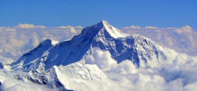 Everestte helikopter düştü