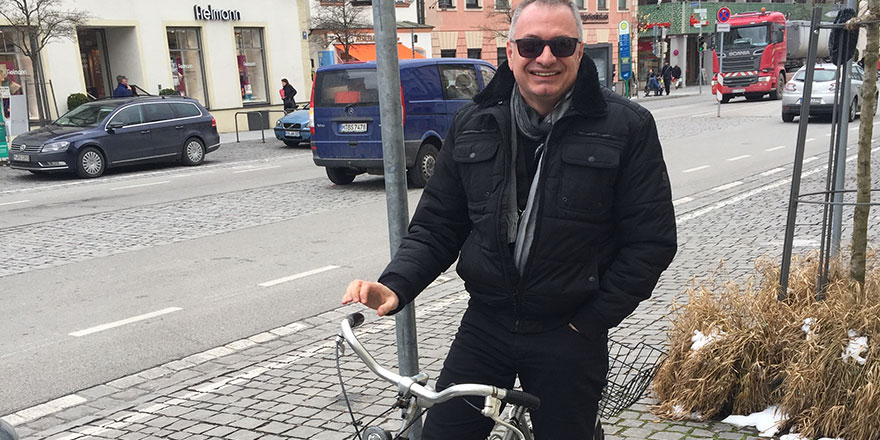 Münih; Kentte en güzel arabalar üretilirken, her yerde bisiklet var!