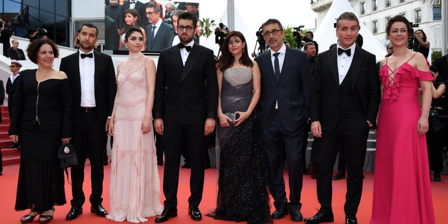 Hazar Ergüçlü, Cannes’da kırmızı halıda yürüdü