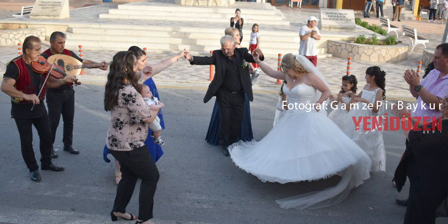 Kilise çanları Karpaz’da 27 yıl sonra ilk kez düğün için çaldı...