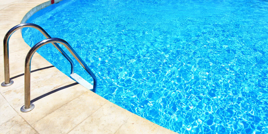 Alsancak'ta bir otelin havuzunda ani ölüm