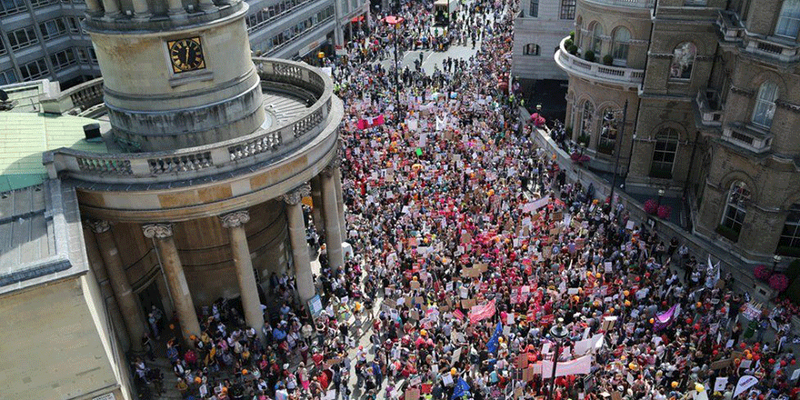 Londra'da Trump'a protesto