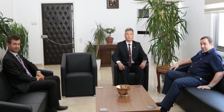 Maliye Bakanı Denktaş, Sivil Savunma Başkanı Karakoç’u kabul etti
