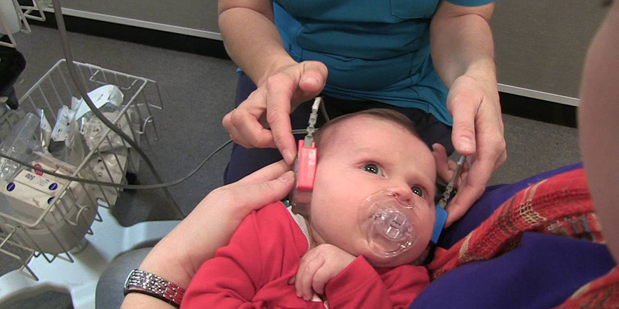 Devlet Hastanesi'nde biyonik kulak ameliyatları yapılıyor